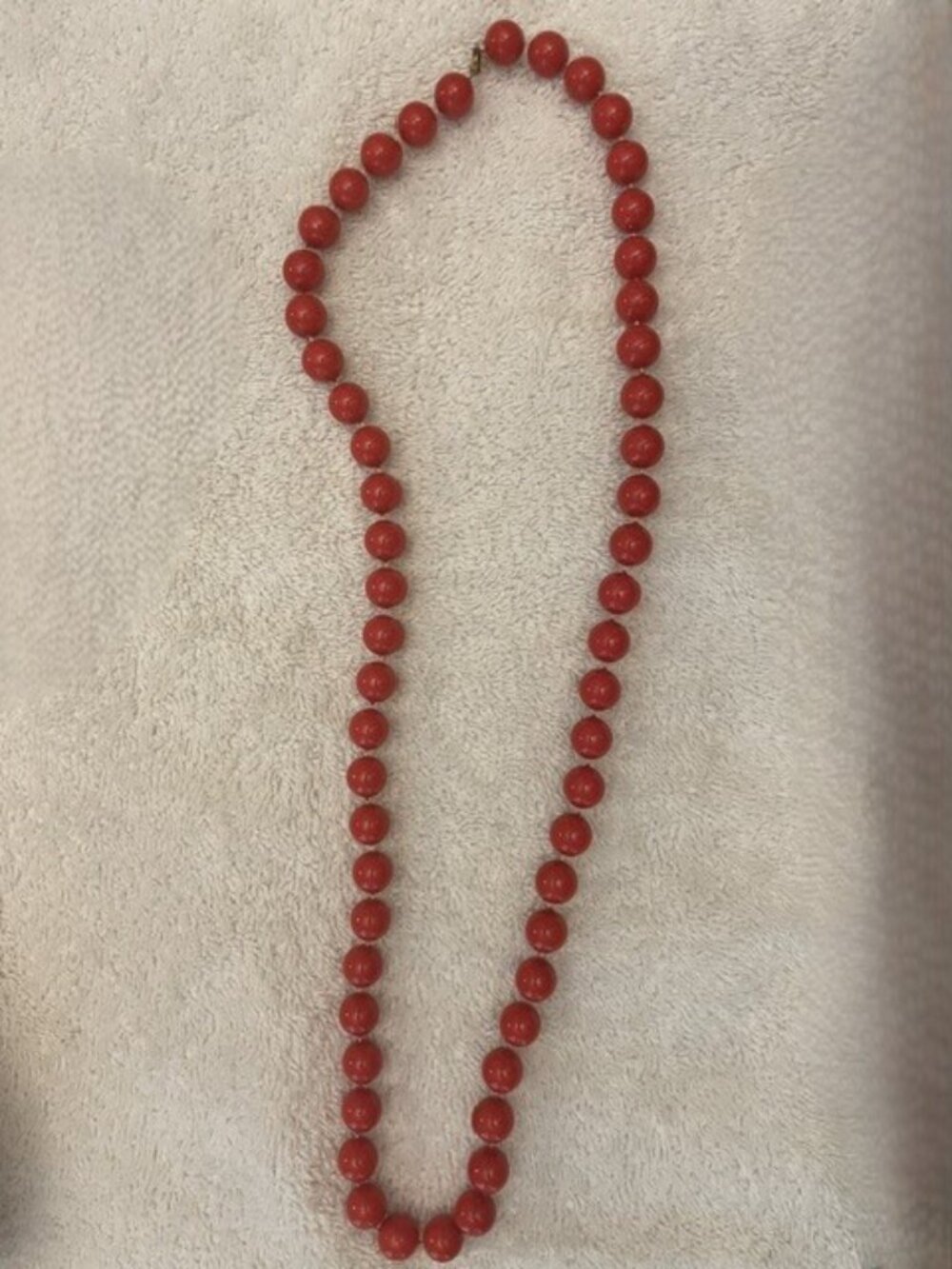 Vintage synthetic lucite red beaded necklace